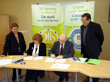 Ploumagoar signe la charte Ya d\'ar brezhoneg