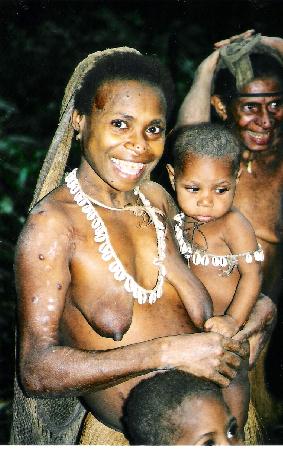 Femmes et enfants koroways.