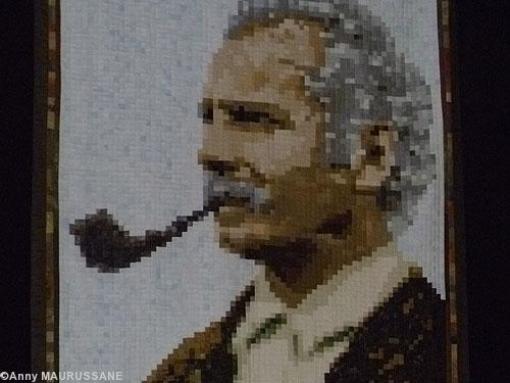 Projection d'une tapisserie représentant le portrait de Georges BRASSENS