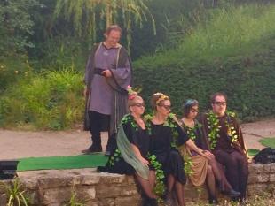 Régis Romélé Le Goff campe le personnage d'Oberon dans cette superbe adaptation de Shakespeare.