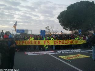 Militants catalans bloquant l'autoroute