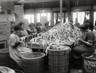 Des Bretonnes entrées en masse dans l'industrie où il fallait remplacer les mobilisés