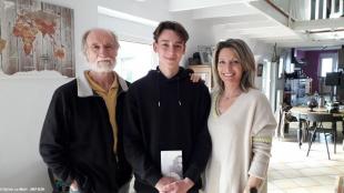 L'auteur Breton Louis Bocquenet, Kylian Rouault et sa maman lors de l'entrevue