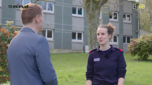 Les membres brittophones du bagad nous éclairent sur leur vie quotidienne, entre musique et discipline militaire.