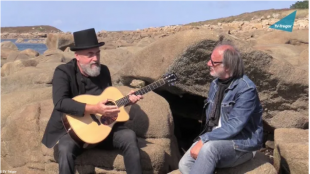 Jean-Charles Guichen et sa guitare